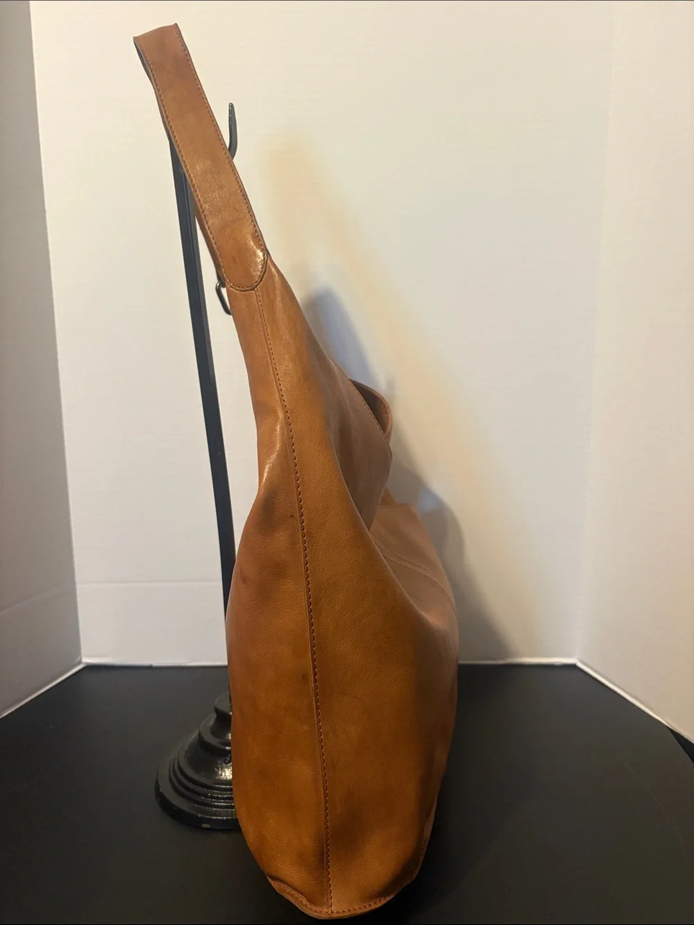 Everyday Leather Hobo Bag - Cognac